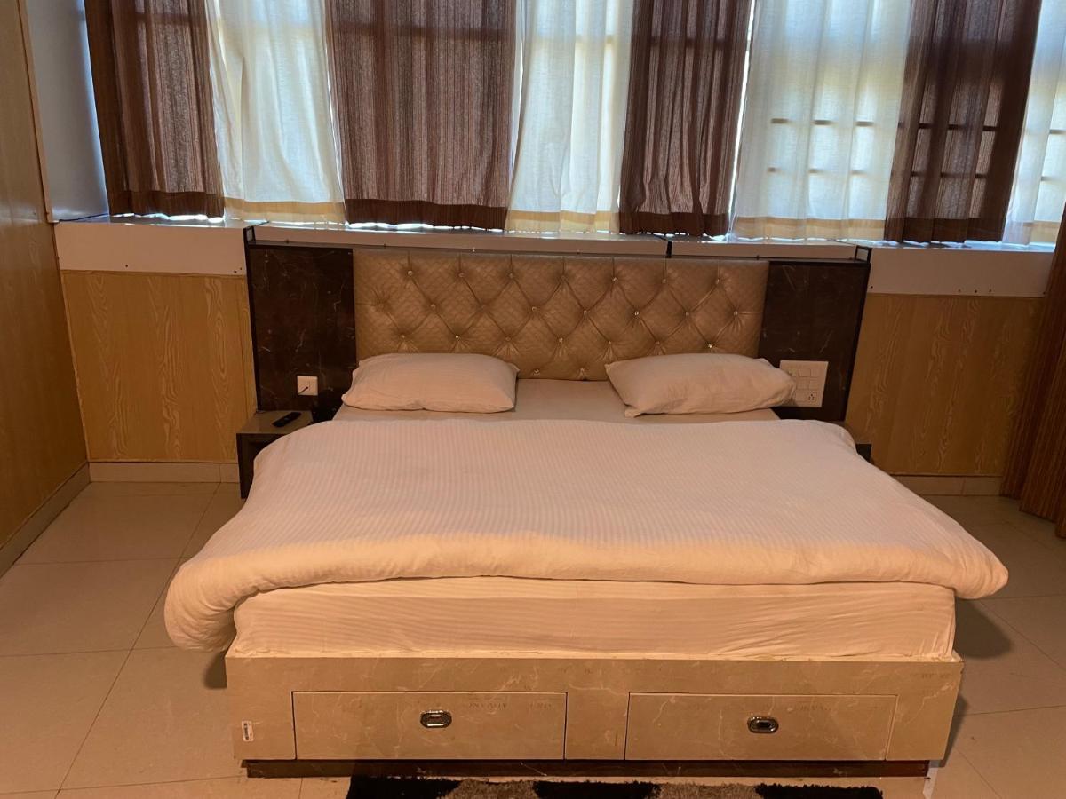 Jai Maa Bhagwati Hotel Pithoragarh ภายนอก รูปภาพ